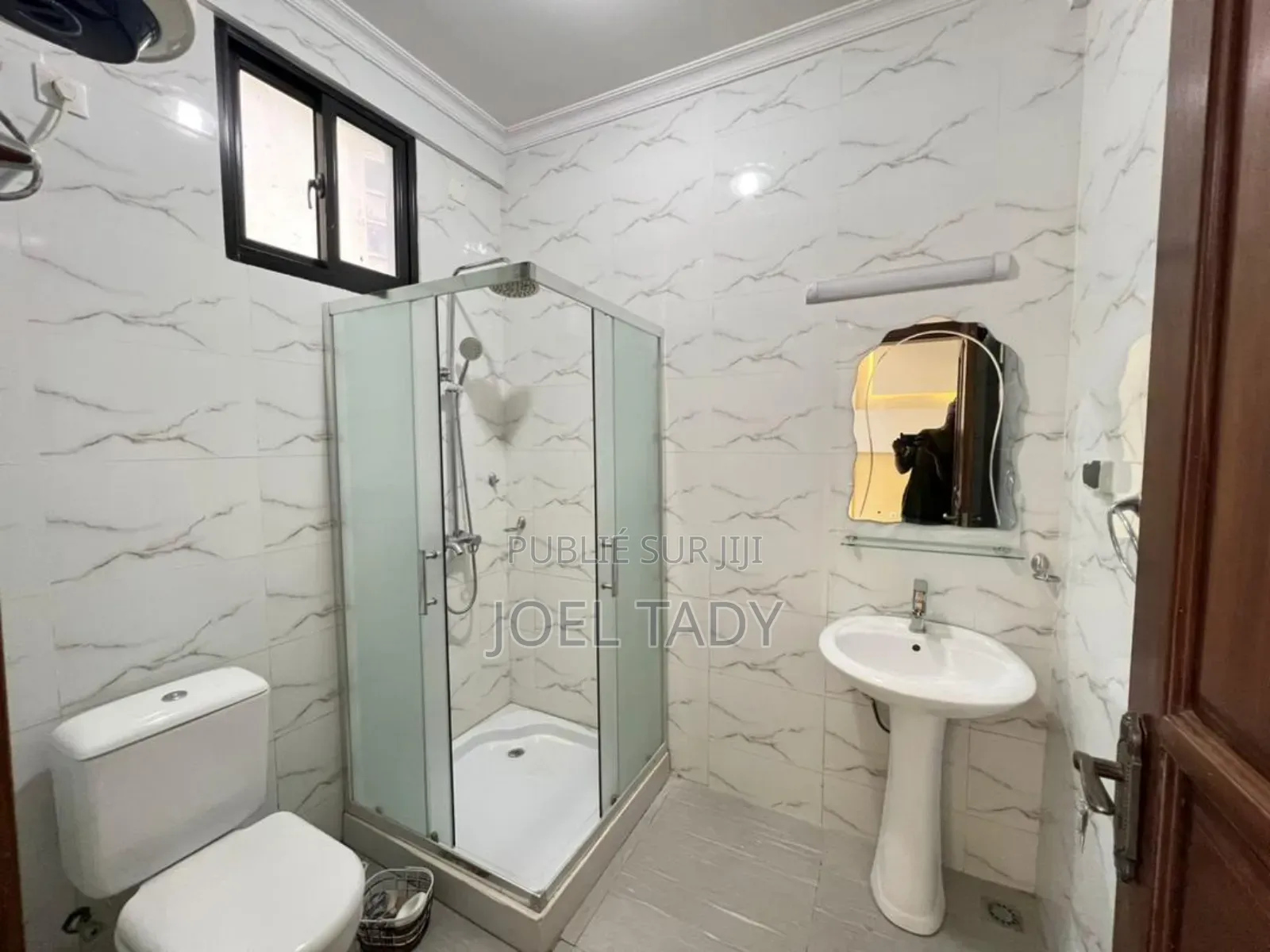 3chbre Appartement dans Empire Supreme, Ngaliema à Louer