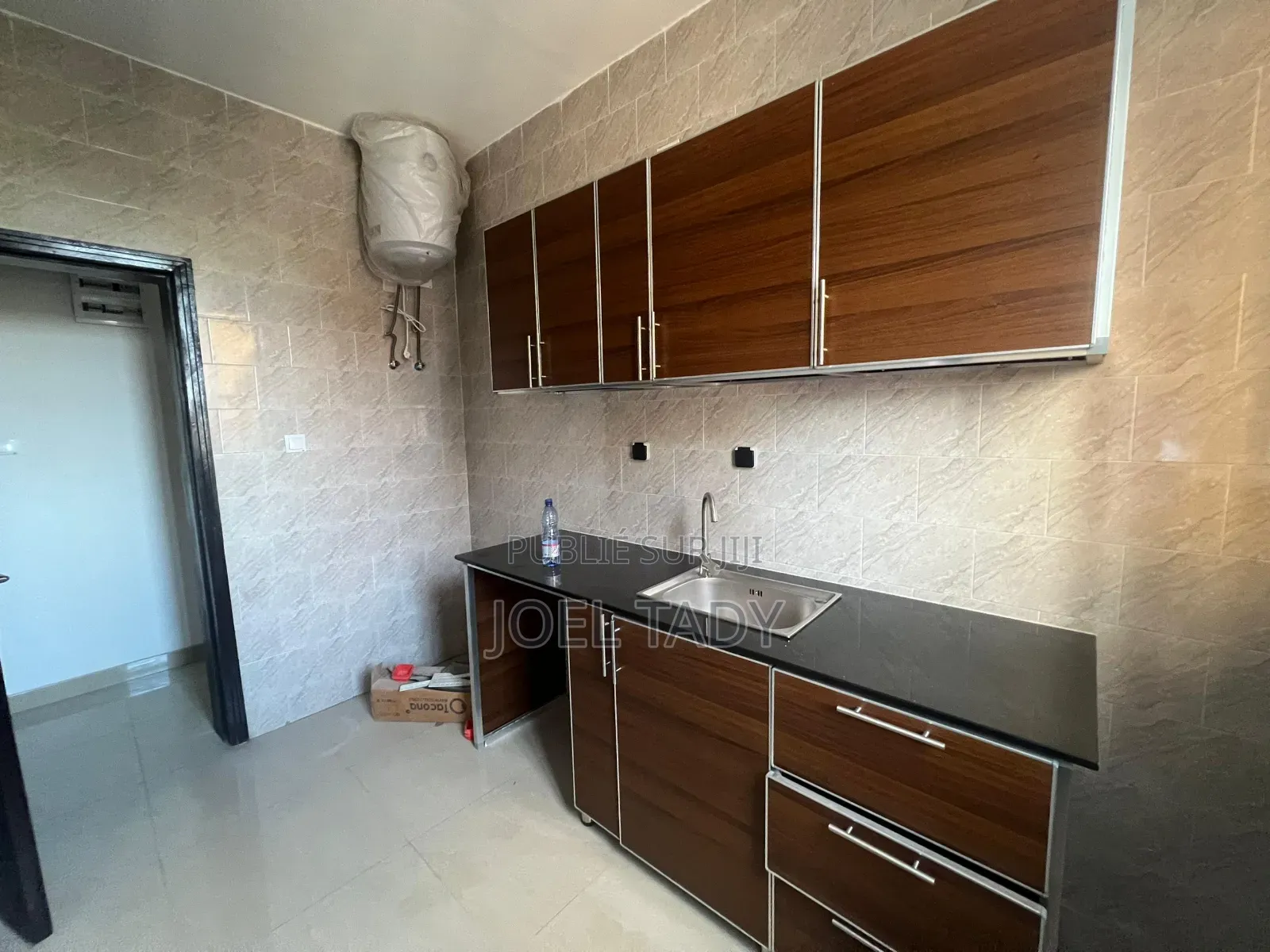 3chbre Appartement dans Empire Supreme, Kintambo à Louer