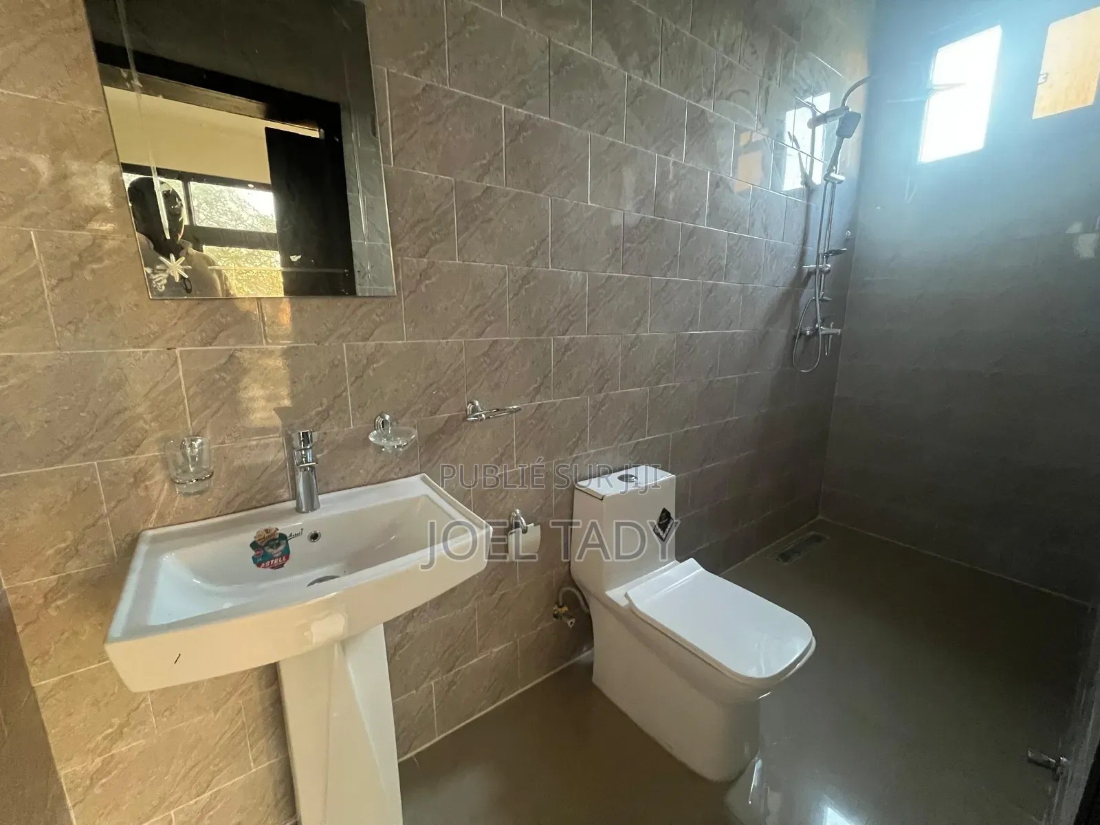 3chbre Appartement dans Empire Supreme, Kintambo à Louer