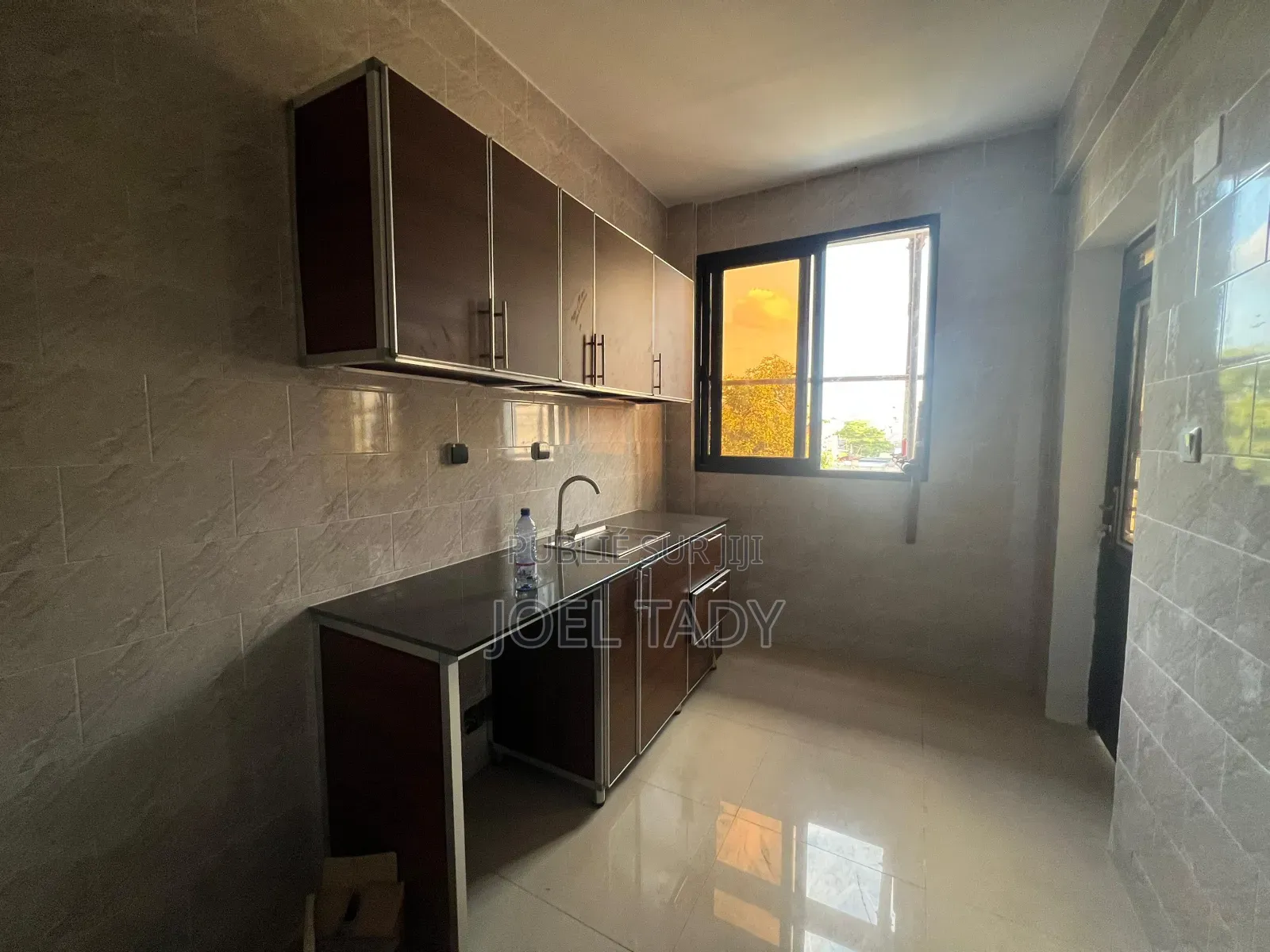 3chbre Appartement dans Empire Supreme, Kintambo à Louer