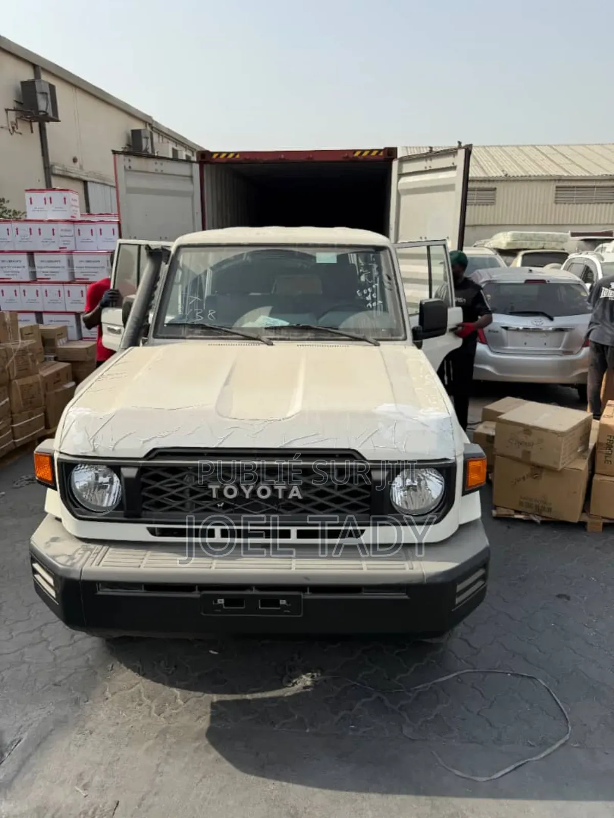 Nouveau Toyota Land Cruiser 2025 Blanc cassé