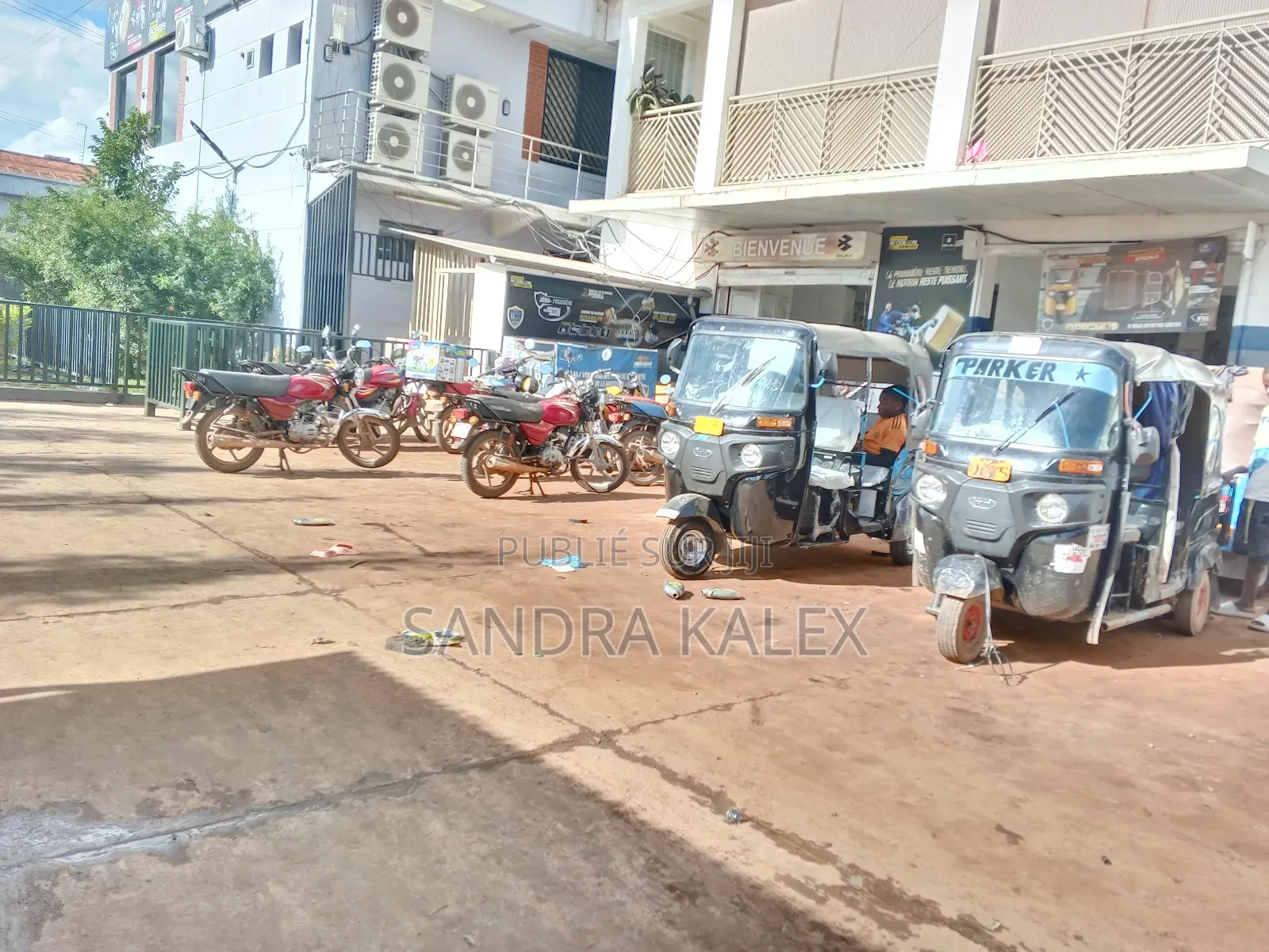 Nouveau Bajaj RE 2026 Bleu