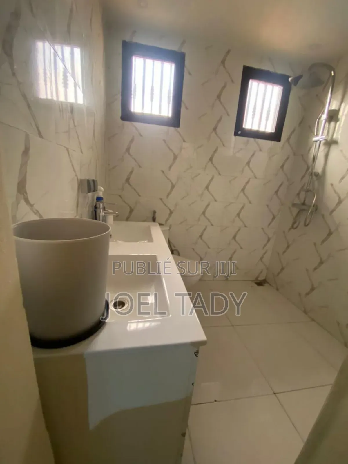 6chbre Villa dans Empire Supreme, Limete à Vendre