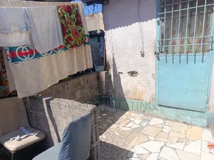 Partie Restante De La Parcelle À Vendre – Barumbu (Sur Macadam)