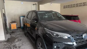 Toyota Fortuner 2025 Bleu