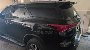 Toyota Fortuner 2025 Bleu