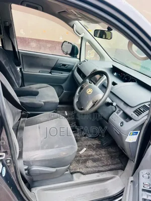 Toyota Noah 2022 Beige