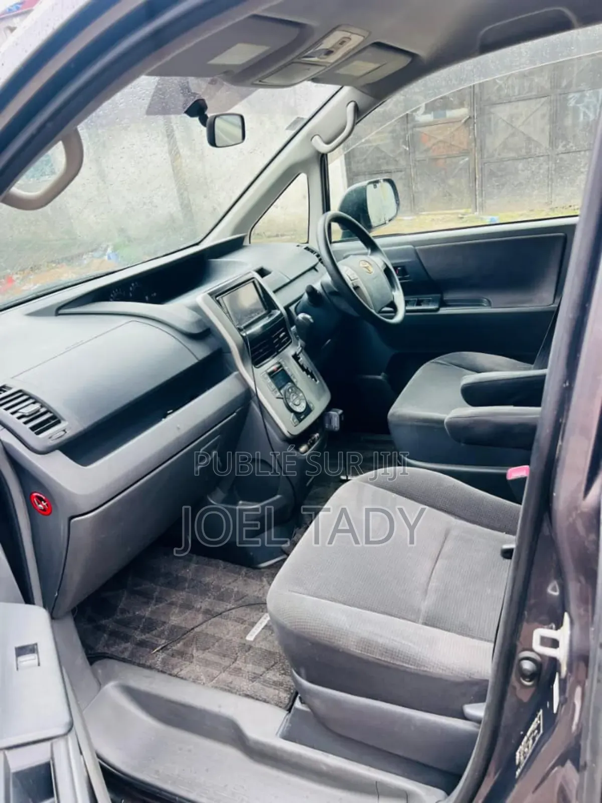 Toyota Noah 2022 Beige