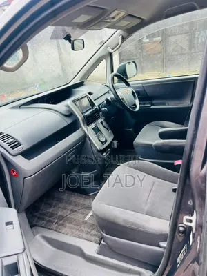 Toyota Noah 2022 Beige