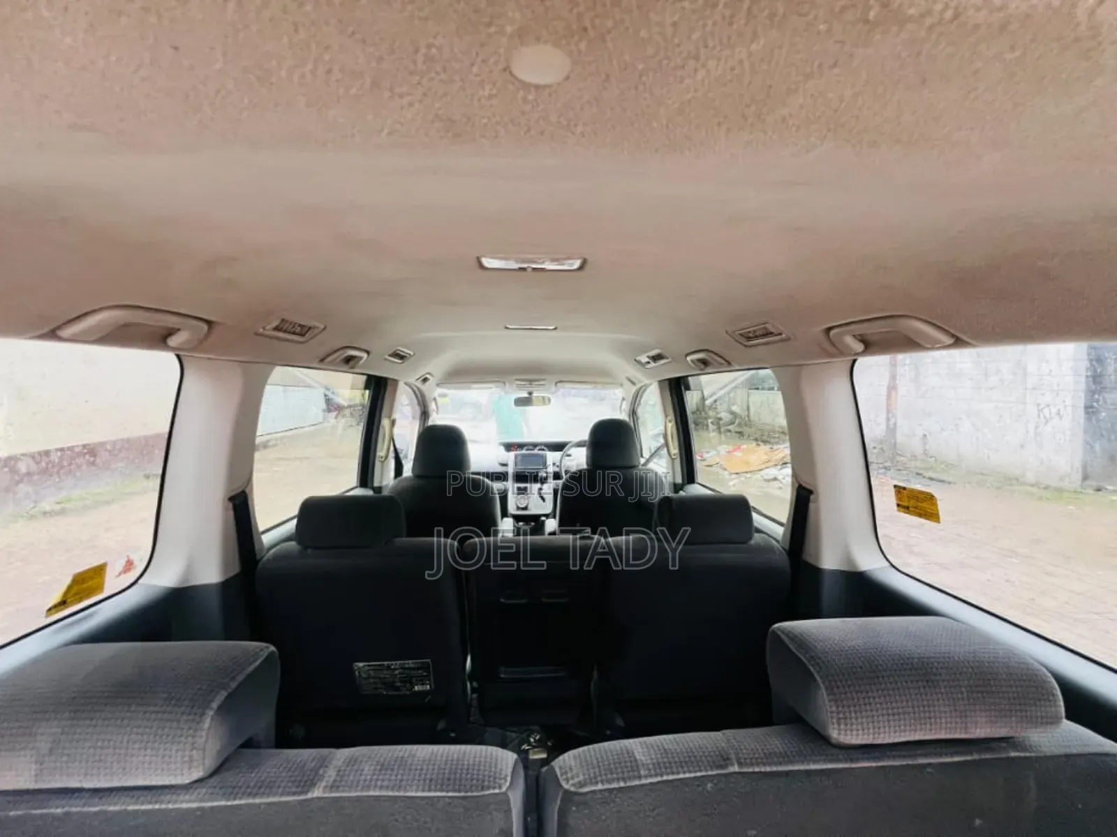 Toyota Noah 2022 Beige