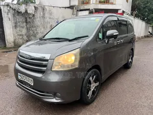 Toyota Noah 2022 Beige
