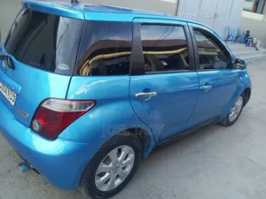 Toyota IST 2010 Bleu
