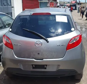 Mazda Demio 2004 Gris