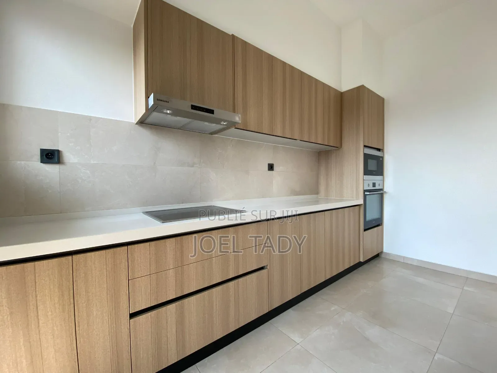 1chbre Appartement dans Empire Supreme, Gombe à Vendre