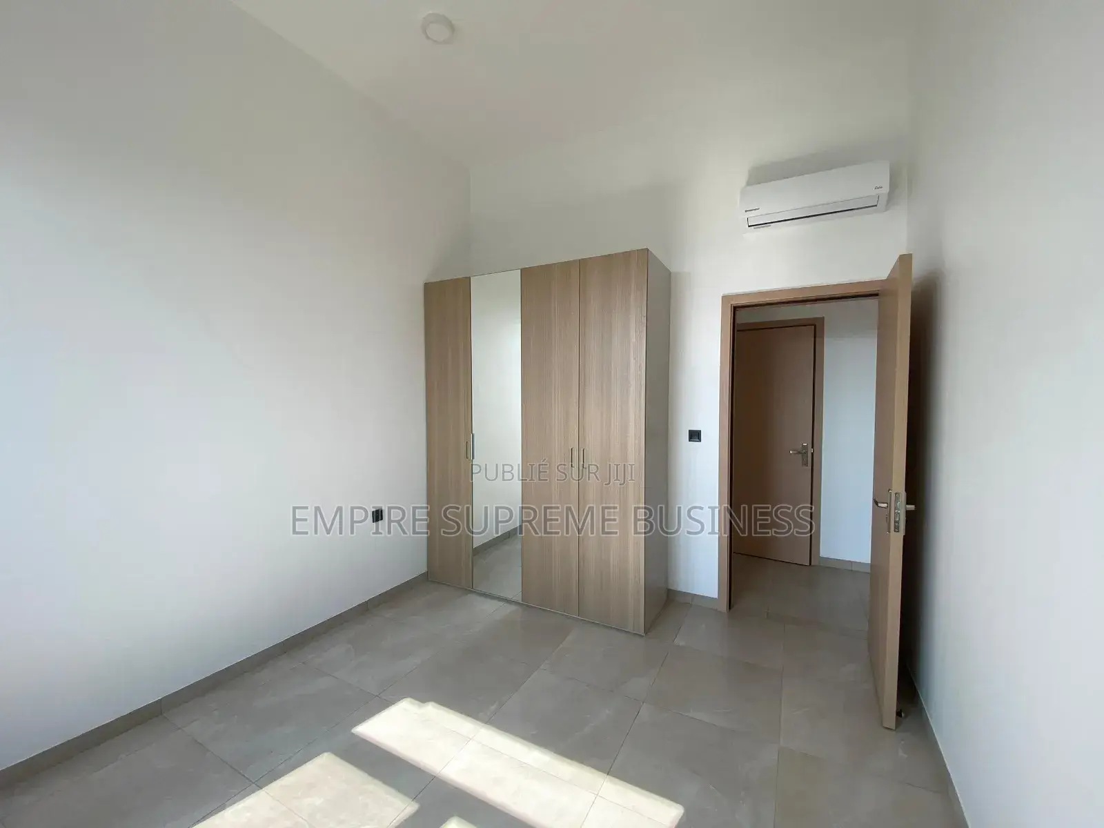 1chbre Appartement dans Empire Supreme, Gombe à Vendre