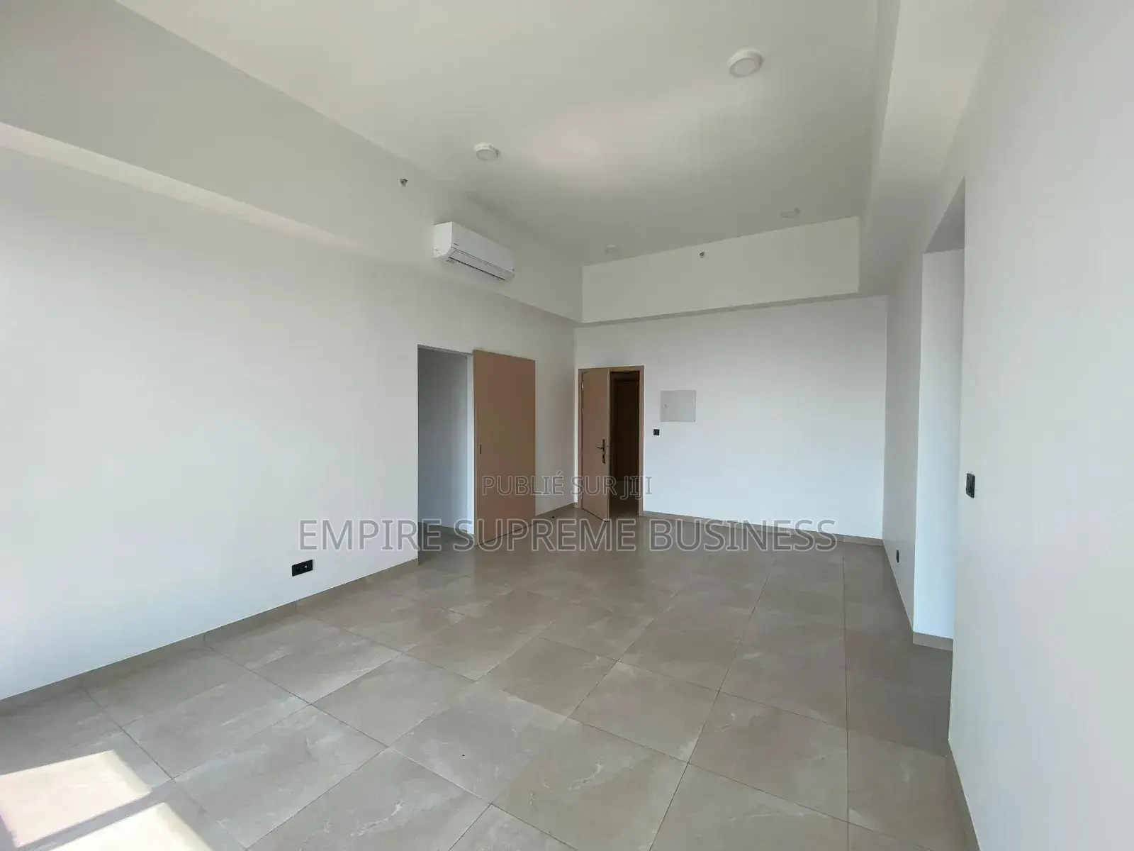 1chbre Appartement dans Empire Supreme, Gombe à Vendre