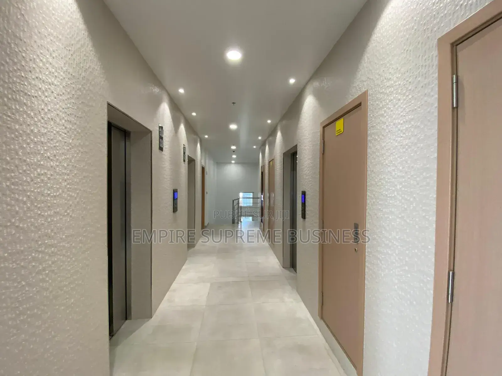 1chbre Appartement dans Empire Supreme, Gombe à Vendre
