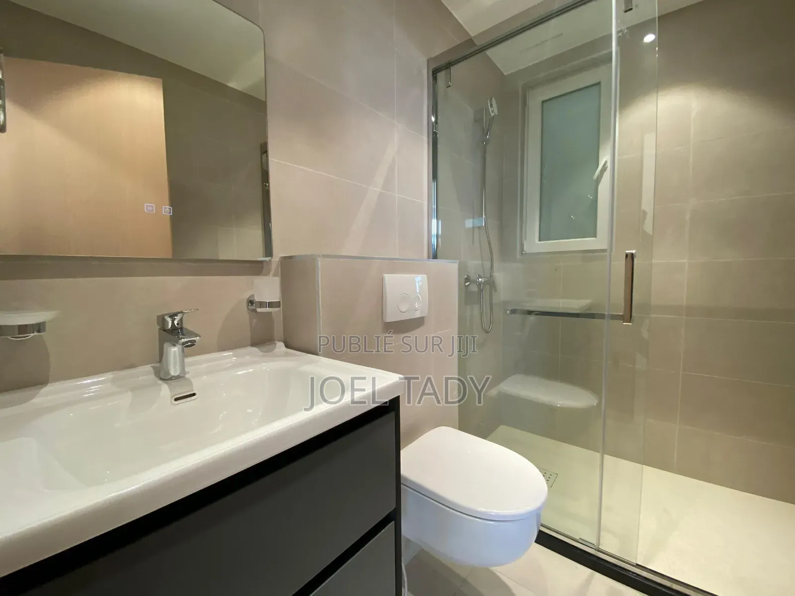 1chbre Appartement dans Empire Supreme, Gombe à Vendre