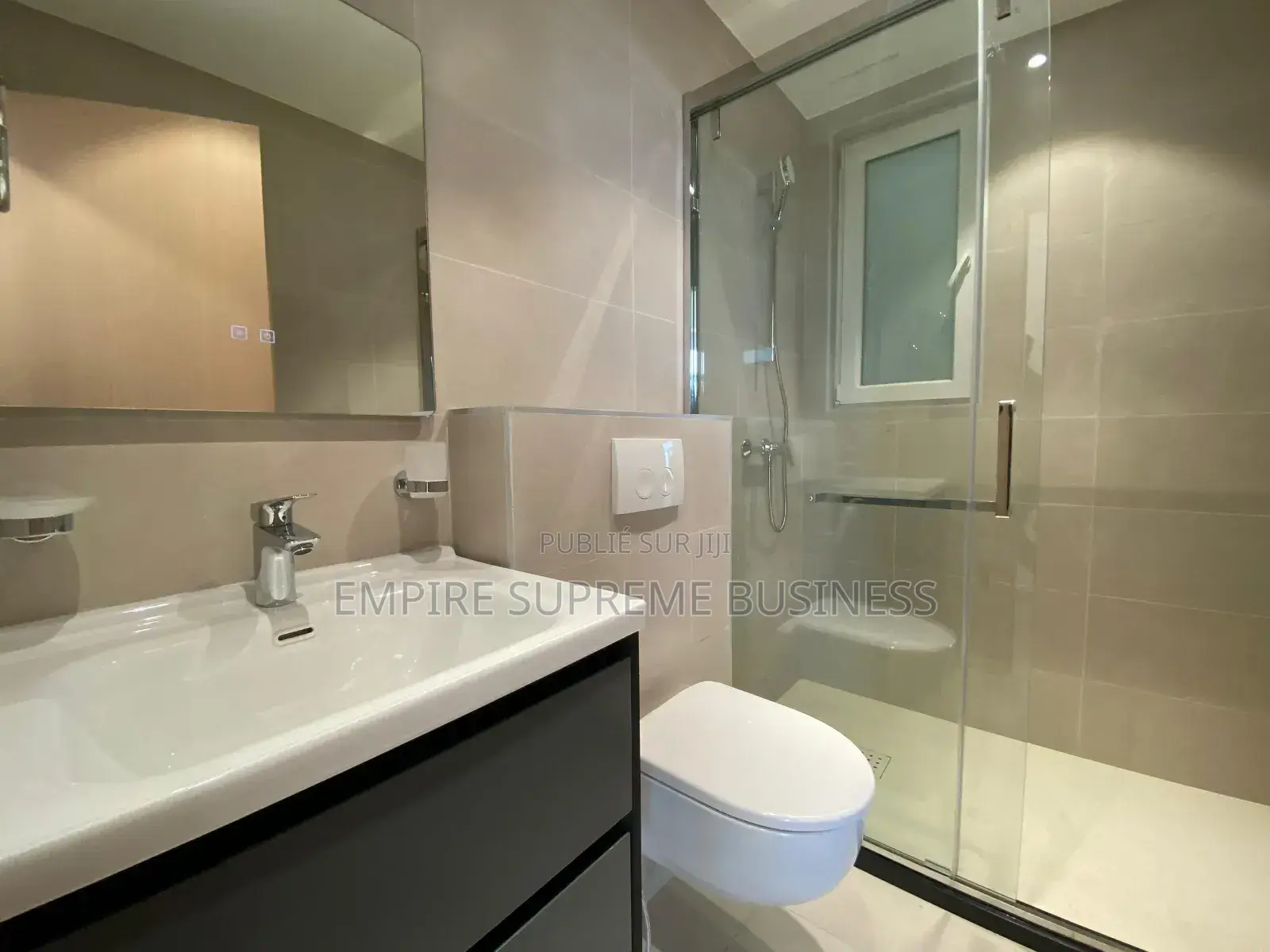 1chbre Appartement dans Empire Supreme, Gombe à Vendre