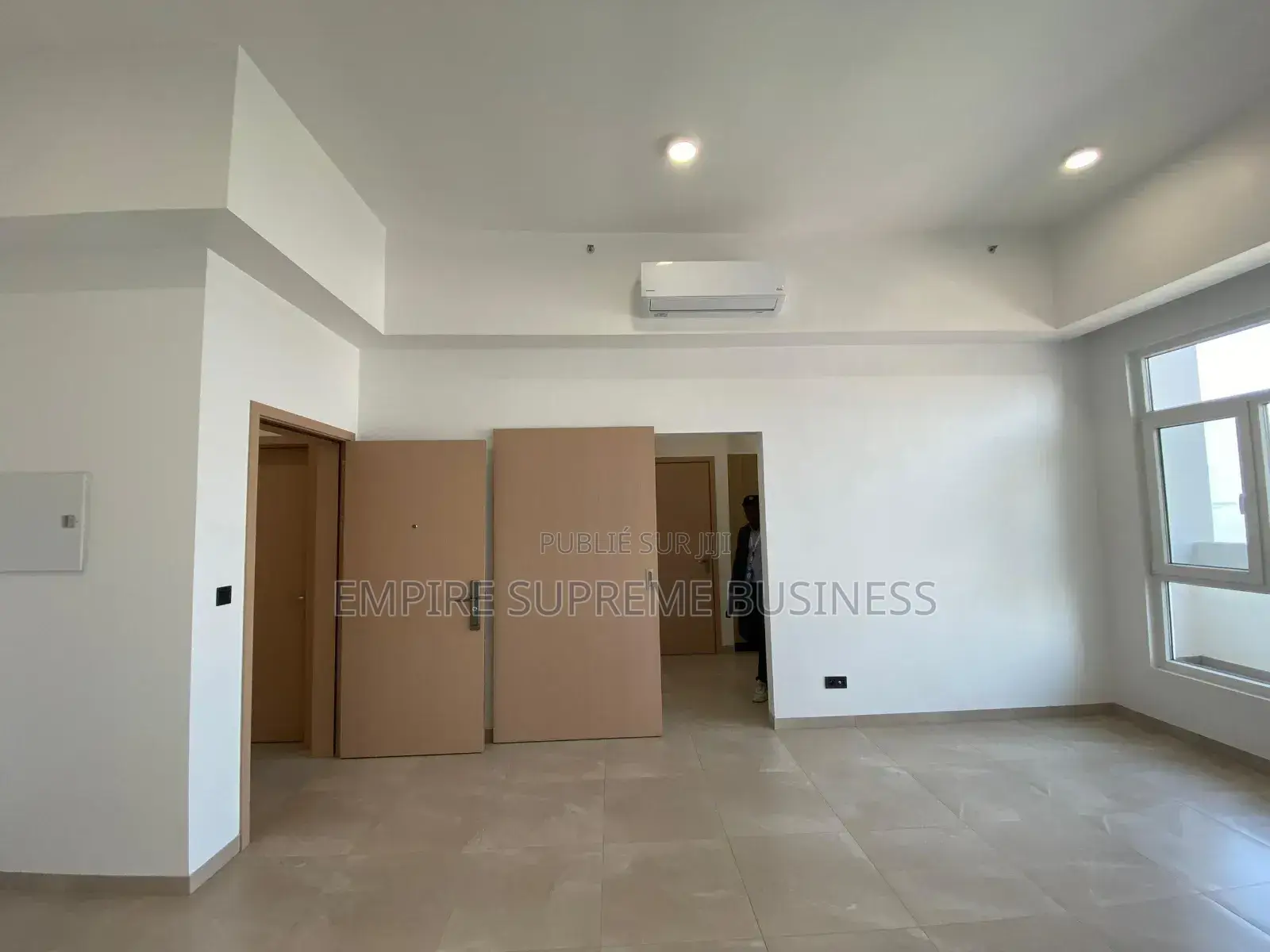 1chbre Appartement dans Empire Supreme, Gombe à Vendre