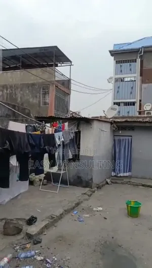 2chbre Villa dans Songololo Bakongo, Barumbu à Vendre