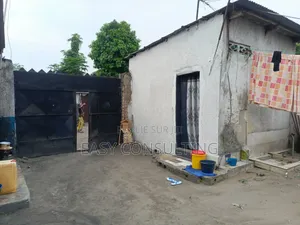 2chbre Villa dans Songololo Bakongo, Barumbu à Vendre