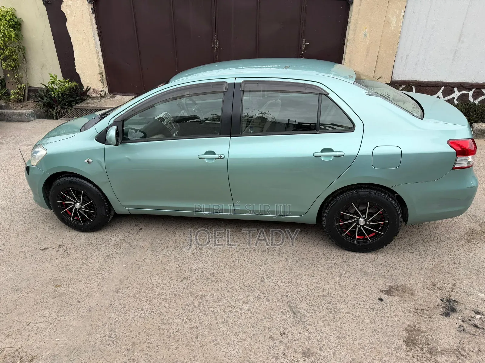 Toyota Belta 2006 Beige