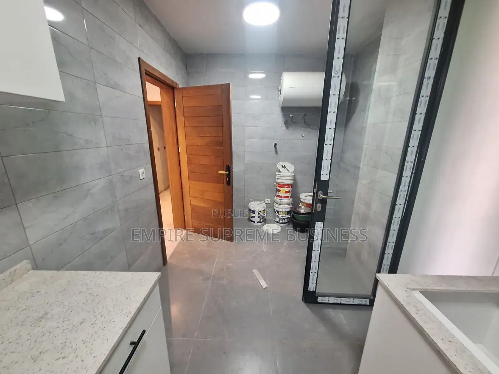 3chbre Appartement dans Empire Supreme, Gombe à Vendre