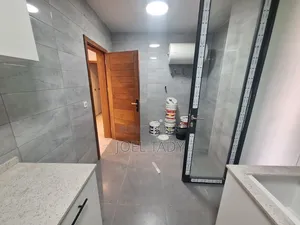 3chbre Appartement dans Empire Supreme, Gombe à Vendre