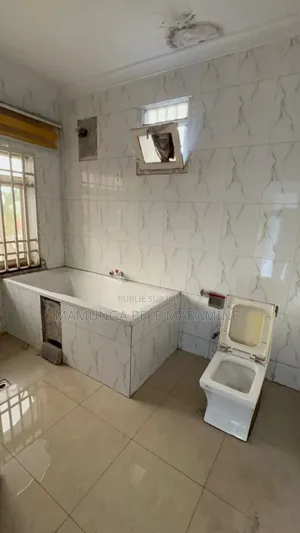 3chbre Maison de ville/terrasse dans Armanis Services, Limete à Vendre