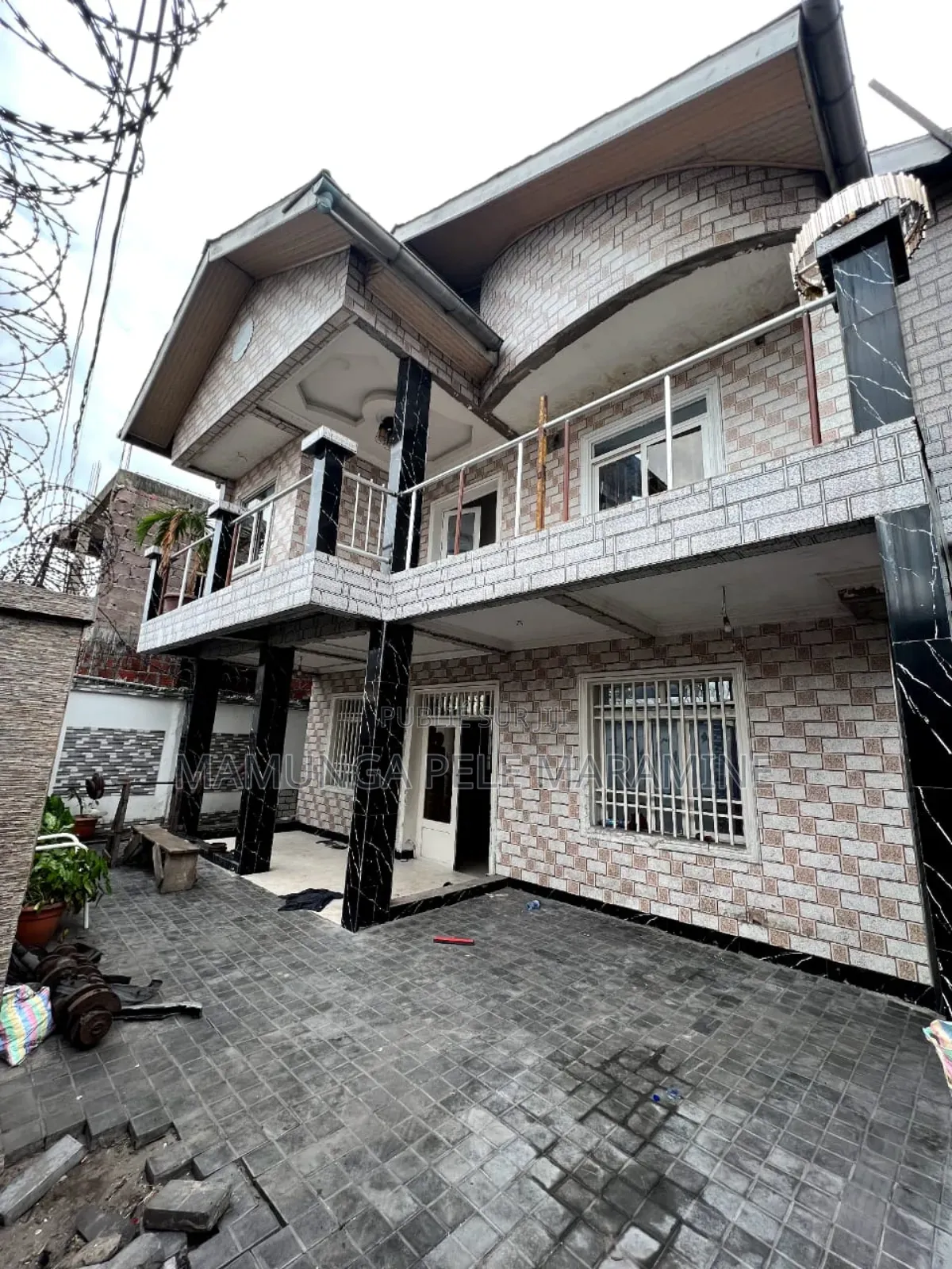 3chbre Maison de ville/terrasse dans Armanis Services, Limete à Vendre