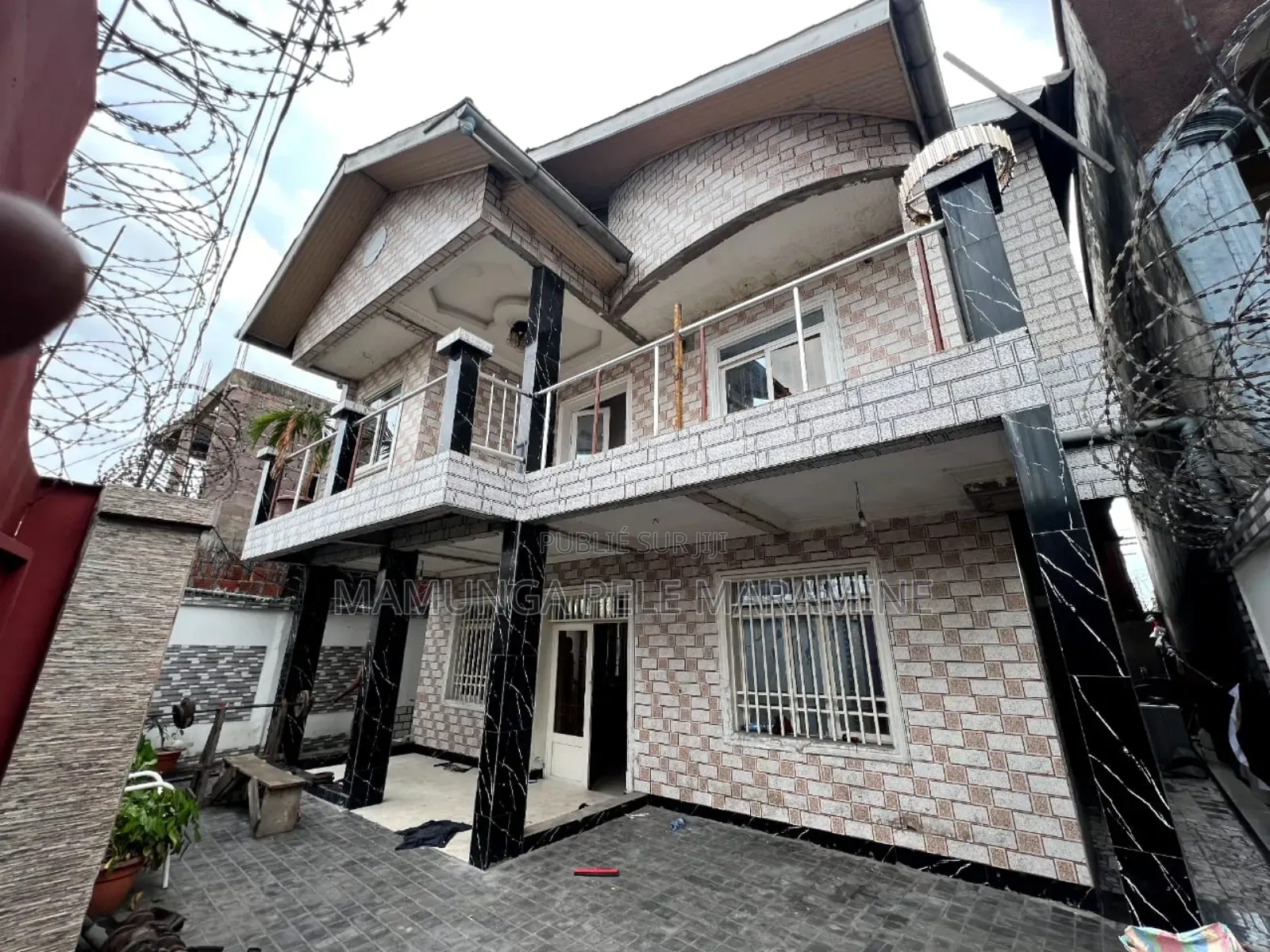 3chbre Maison de ville/terrasse dans Armanis Services, Limete à Vendre