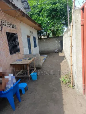 2chbre Villa dans Bât, Nsele à Vendre