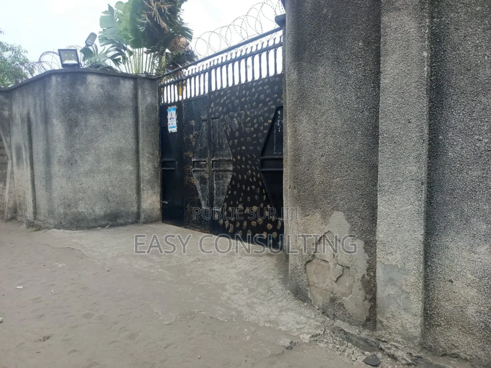 3chbre Villa dans Camp Pm, Nsele à Vendre