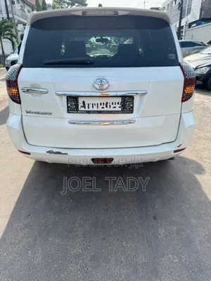 Toyota Vanguard 2021 Blanc cassé