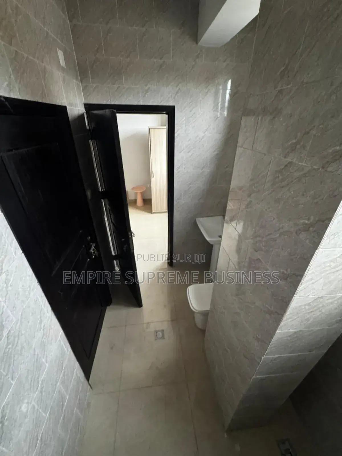 15chbre Blocs d'appartements dans Empire Supreme, Kintambo à Vendre