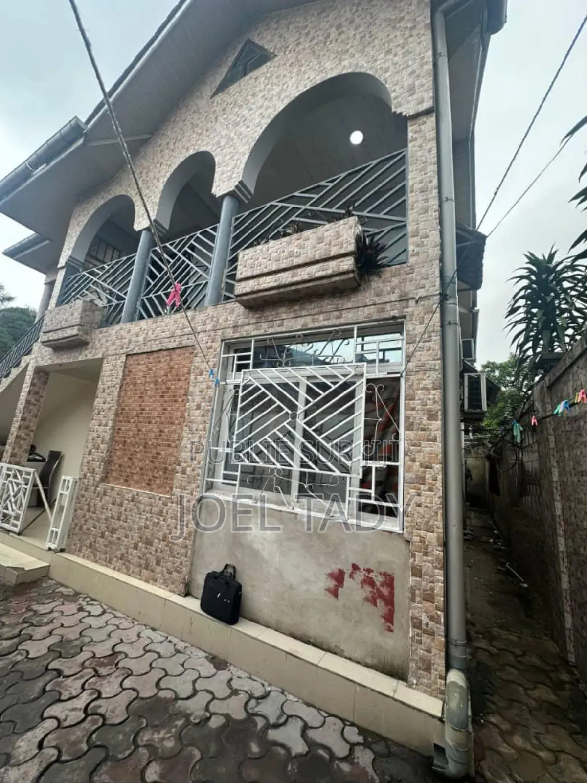 5chbre Maison dans Empire Supreme, Ngaliema à Vendre