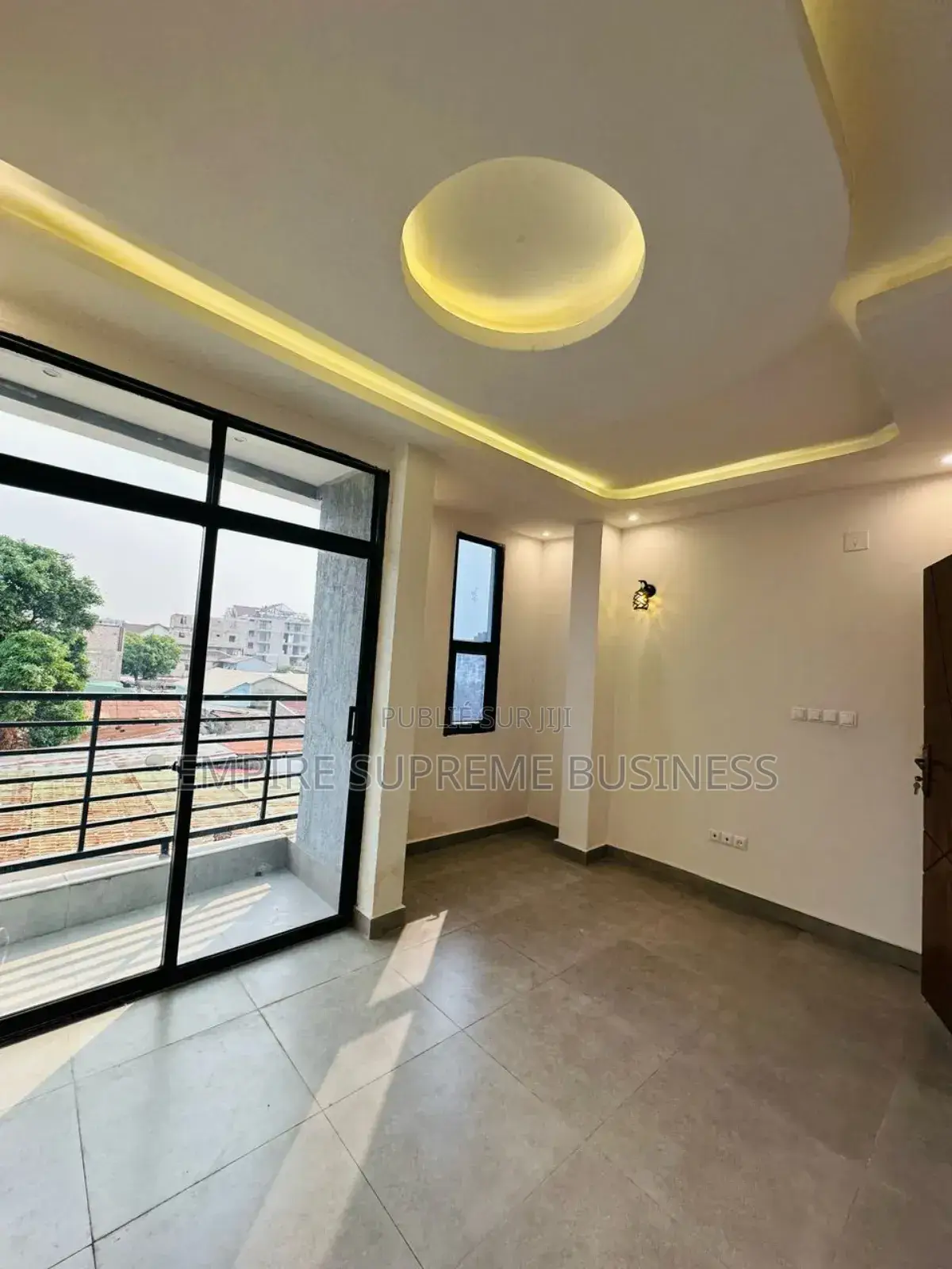 3chbre Appartement dans Empire Supreme, Kintambo à Louer