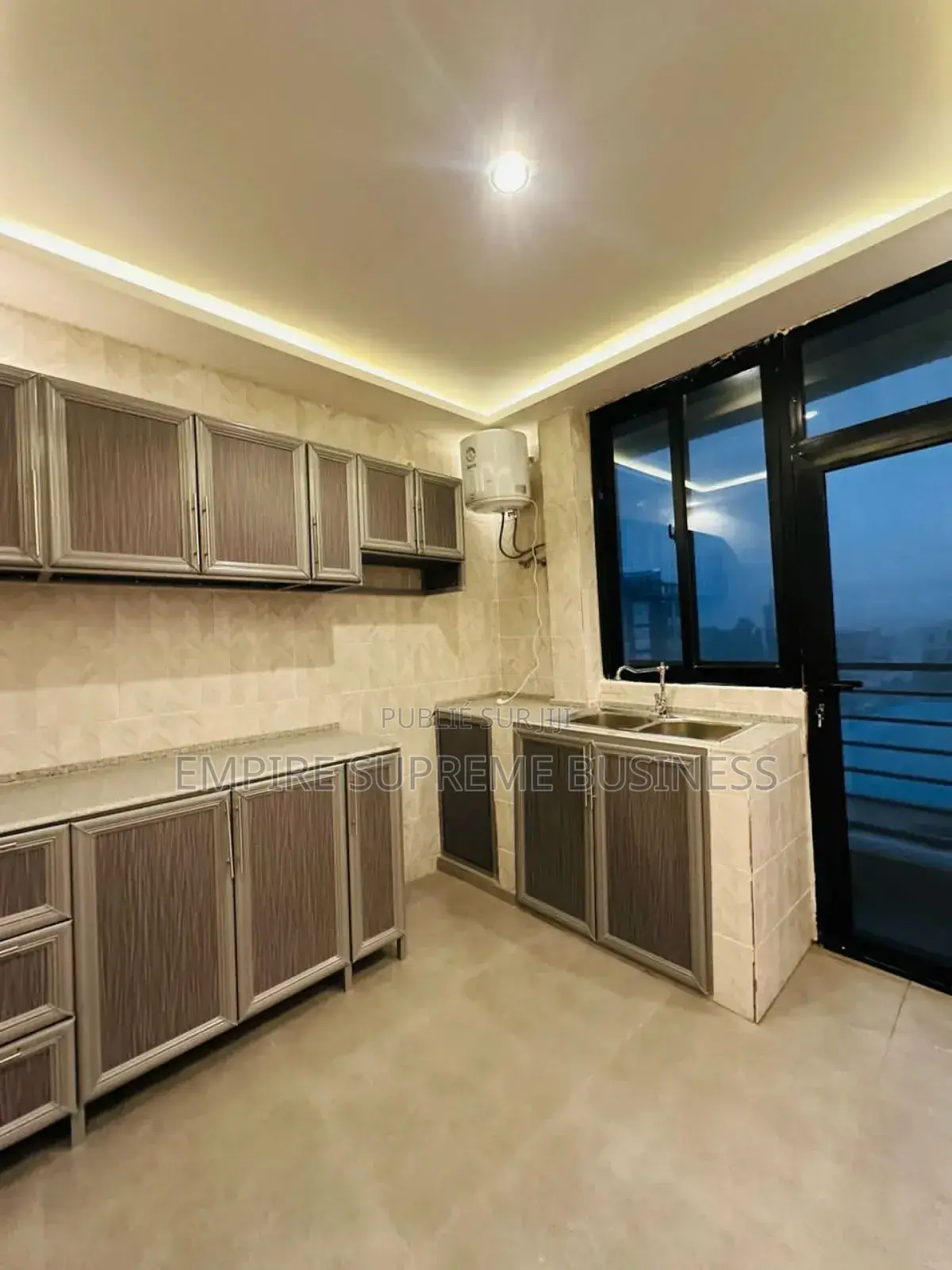 3chbre Appartement dans Empire Supreme, Kintambo à Louer