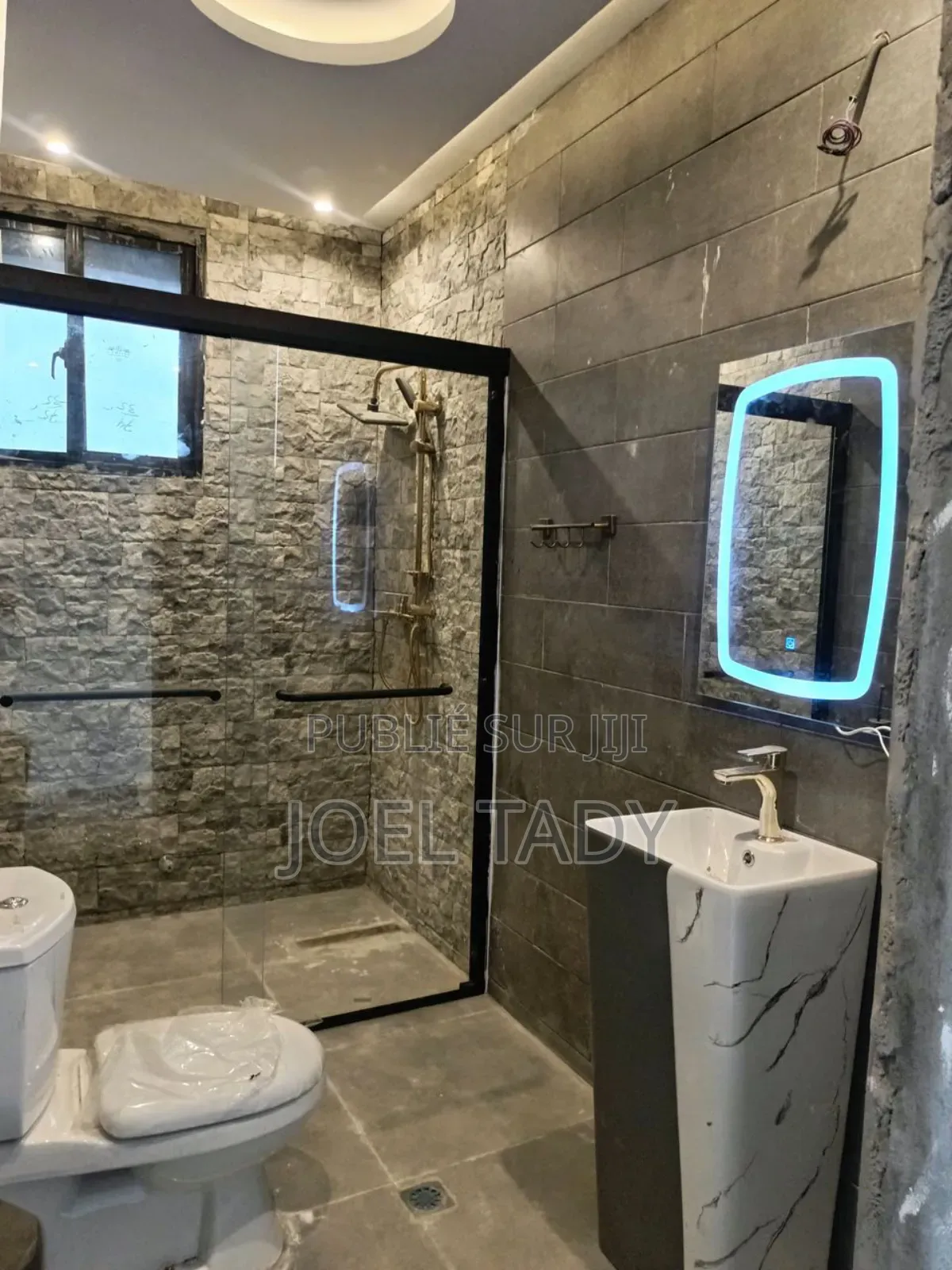 3chbre Appartement dans Empire Supreme, Kintambo à Louer