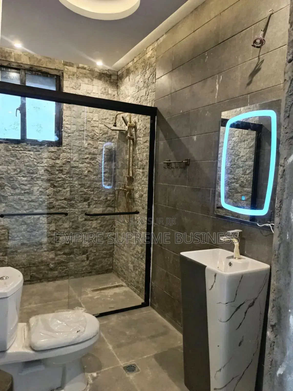 3chbre Appartement dans Empire Supreme, Kintambo à Louer