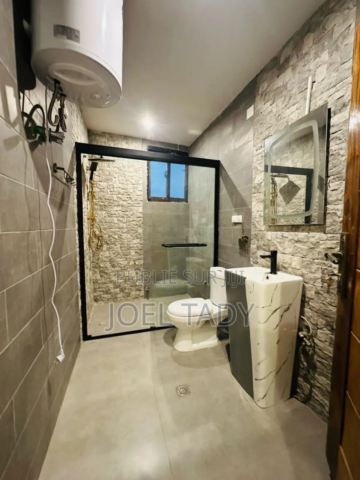 3chbre Appartement dans Empire Supreme, Kintambo à Louer
