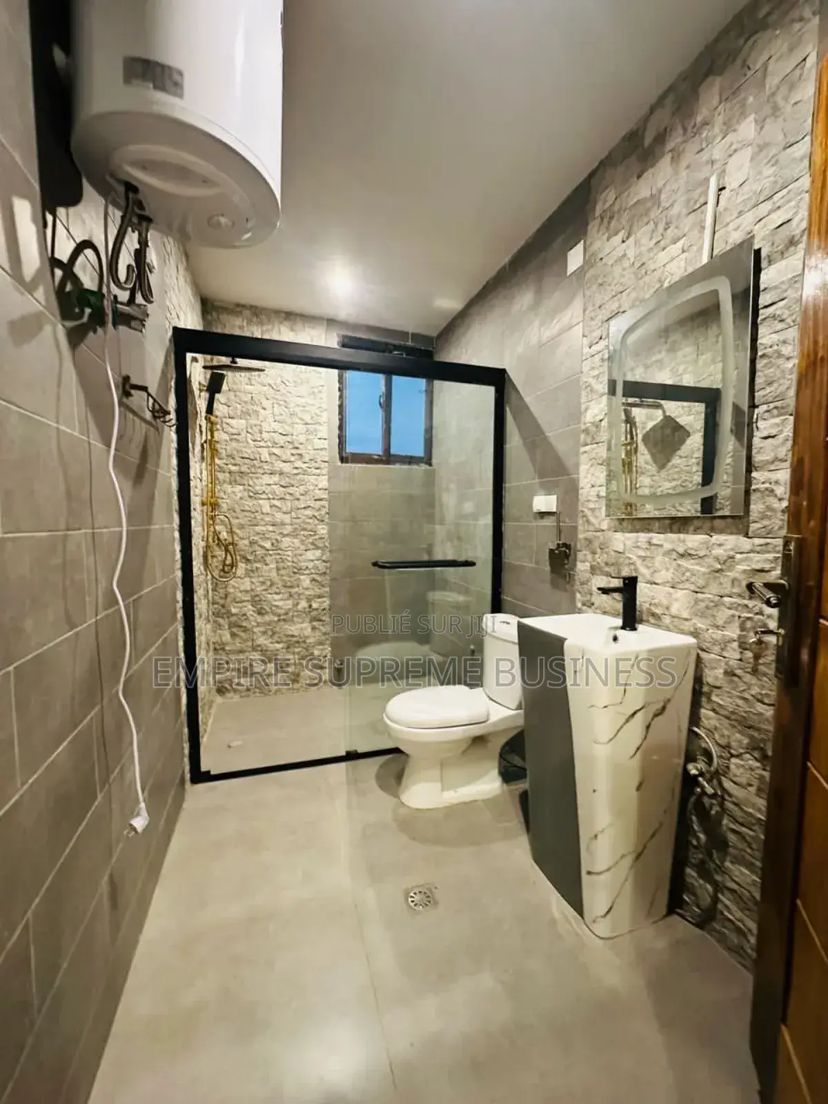 3chbre Appartement dans Empire Supreme, Kintambo à Louer