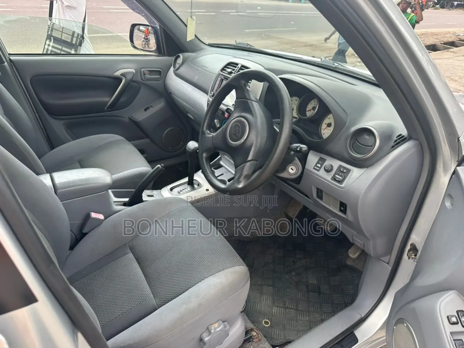 Toyota RAV4 LE 4dr SUV (2.5L 4cyl 6A) 2018 Gris