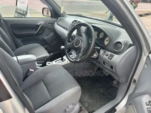Toyota RAV4 LE 4dr SUV (2.5L 4cyl 6A) 2018 Gris