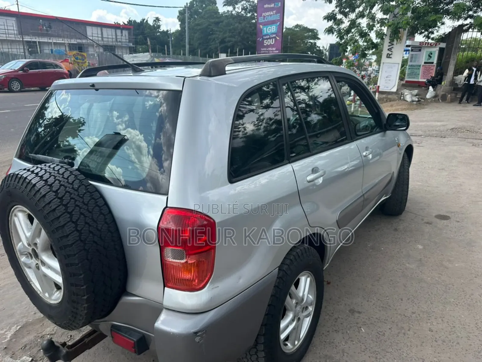 Toyota RAV4 LE 4dr SUV (2.5L 4cyl 6A) 2018 Gris