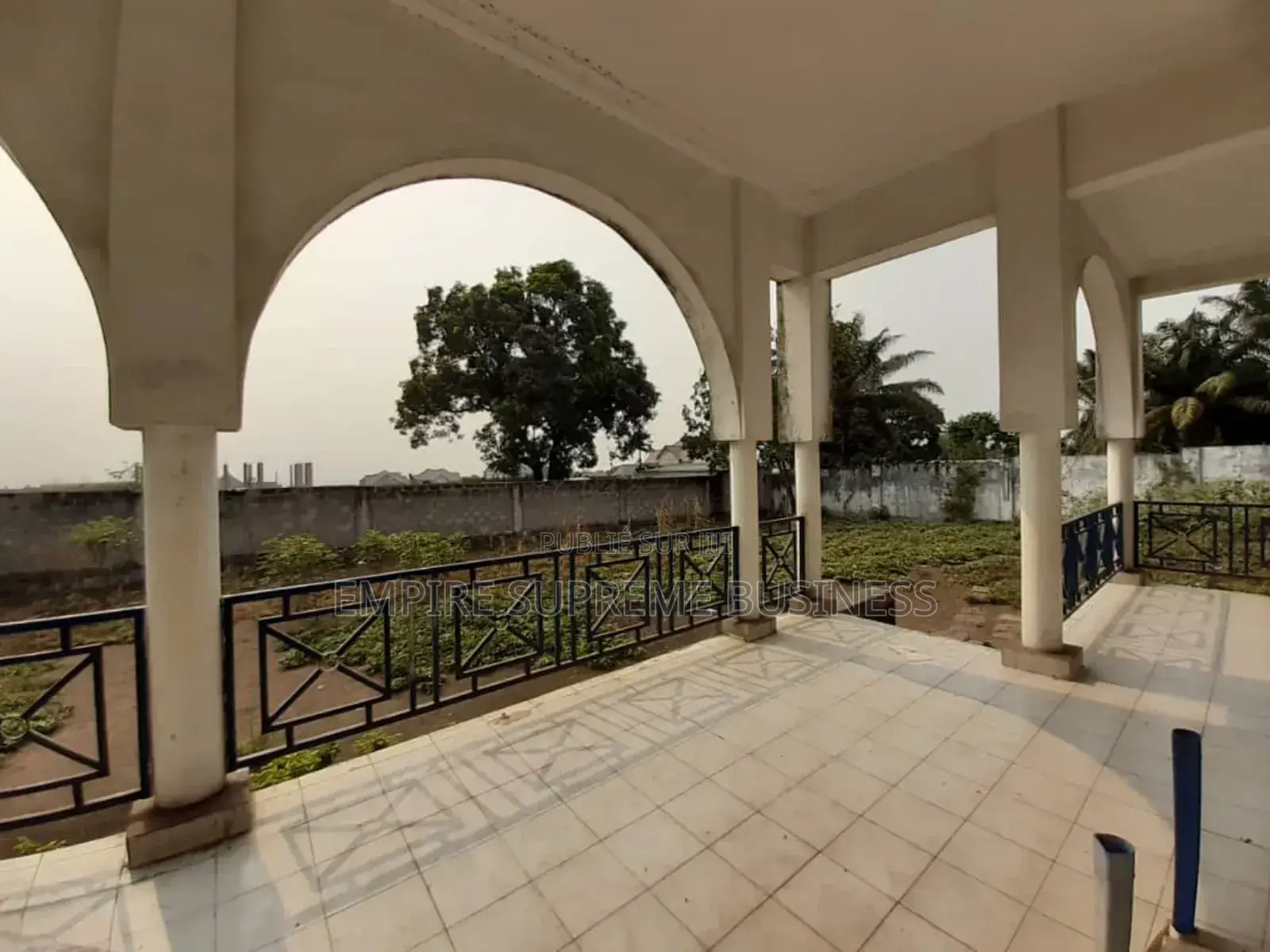 8chbre Villa dans Empire Supreme, Ngaliema à Vendre