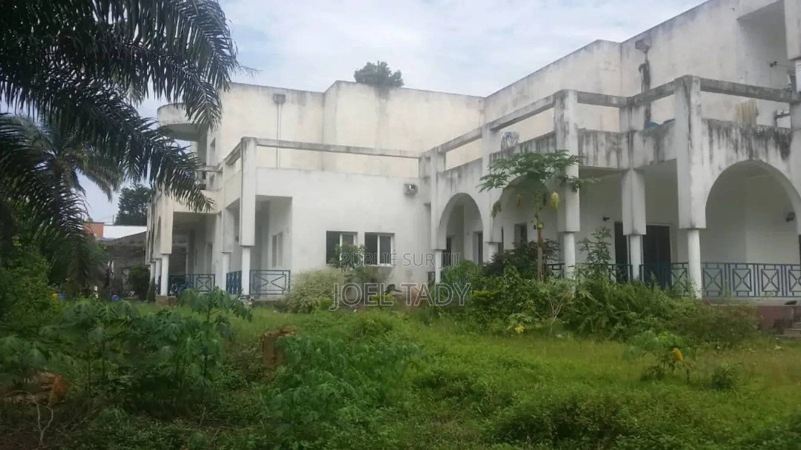 8chbre Villa dans Empire Supreme, Ngaliema à Vendre