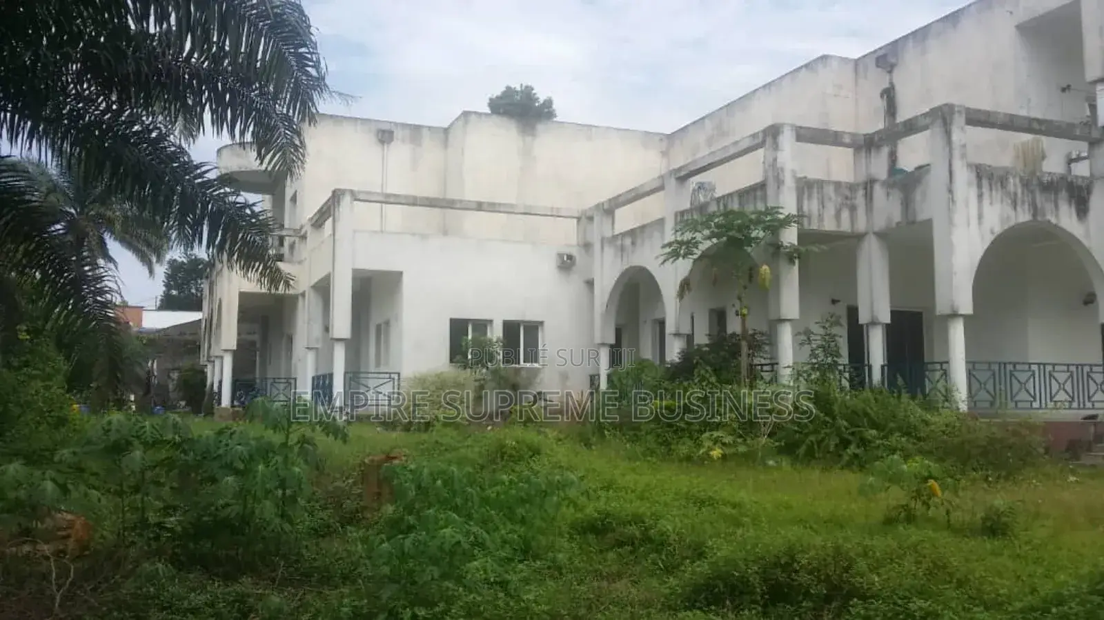 8chbre Villa dans Empire Supreme, Ngaliema à Vendre