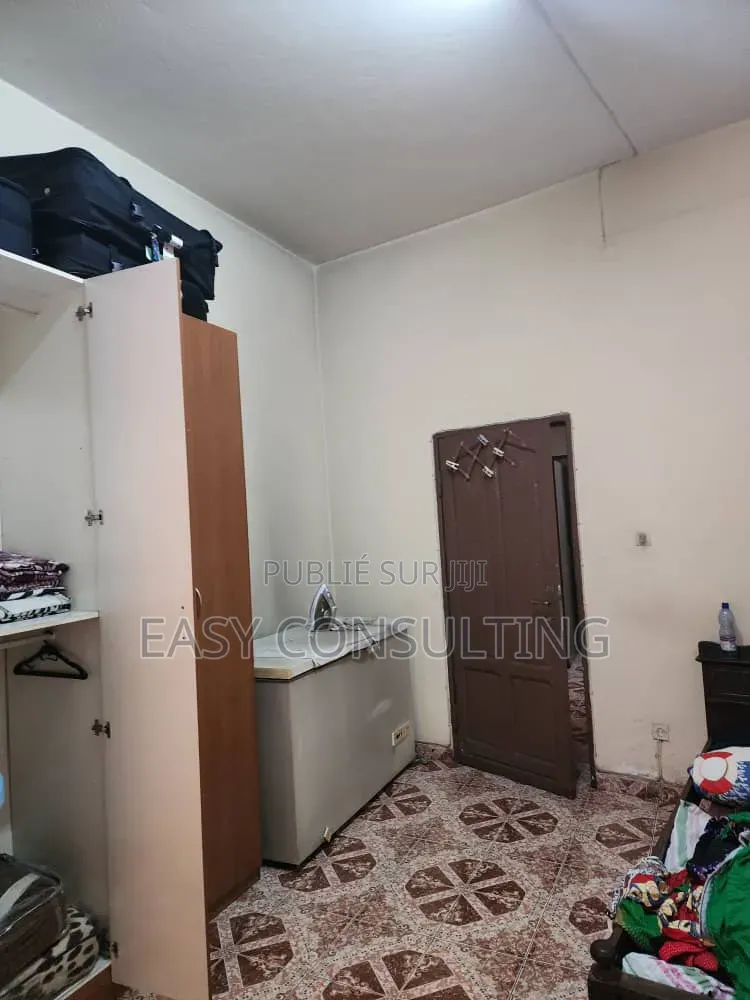 2chbre Appartement dans Centre Ville, Gombe à Vendre